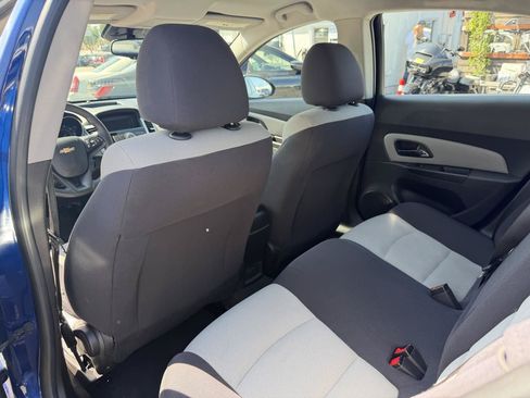 Used 2013 Chevrolet Cruze LS FWD image 16