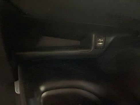 Used 2018 Toyota C-HR XLE image 16