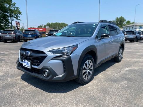 Used 2025 Subaru Outback Premium w/ Popular Package #1A AWD/4WD image 3