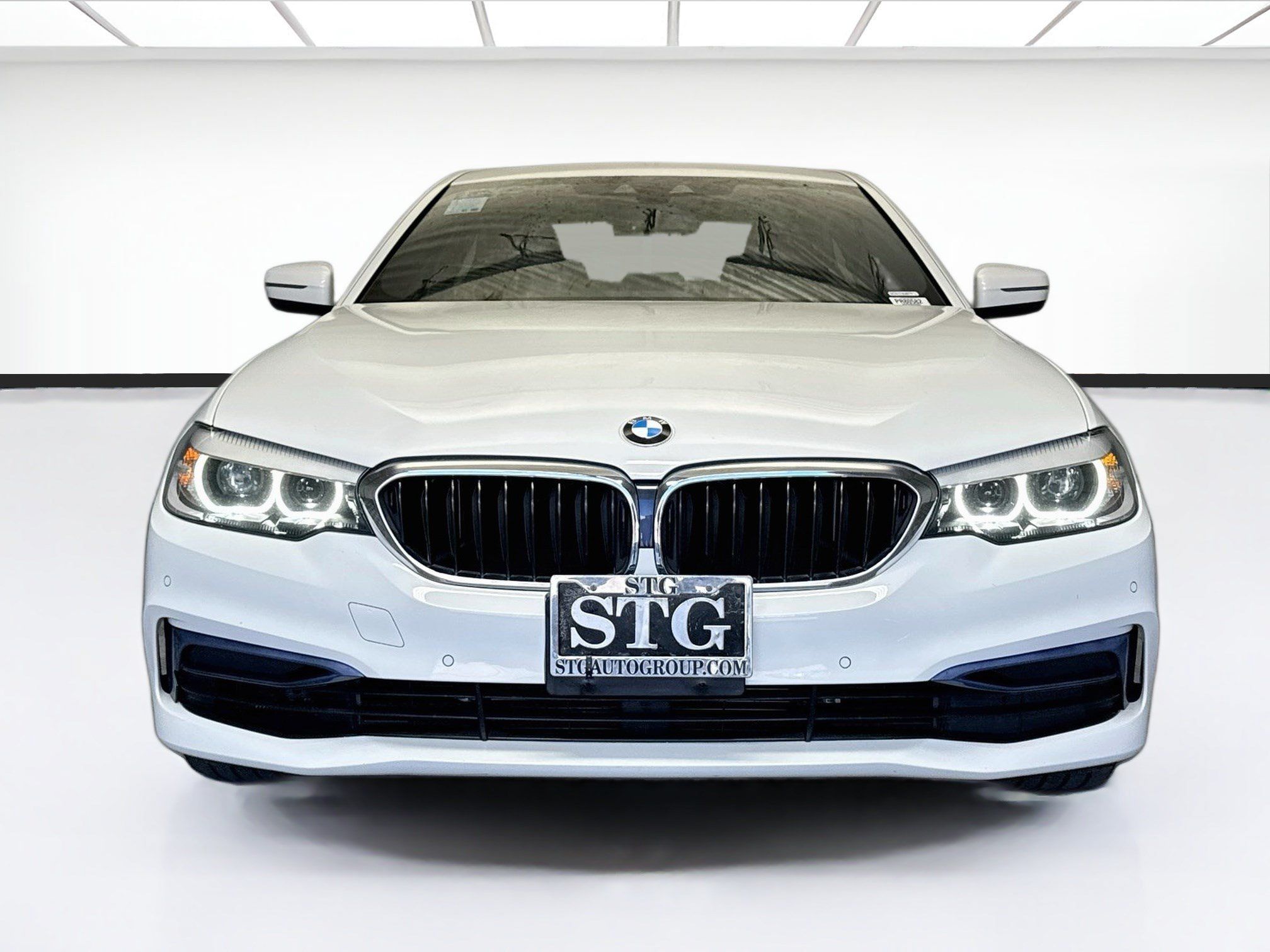 Used 2020 BMW 530e w/ Convenience Package RWD image 2