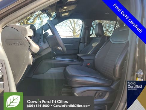 Used 2025 Ford Explorer ST-Line AWD/4WD image 2