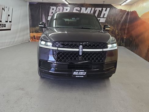 New 2025 Lincoln Navigator L Reserve w/ Jet Appearance Package image 17