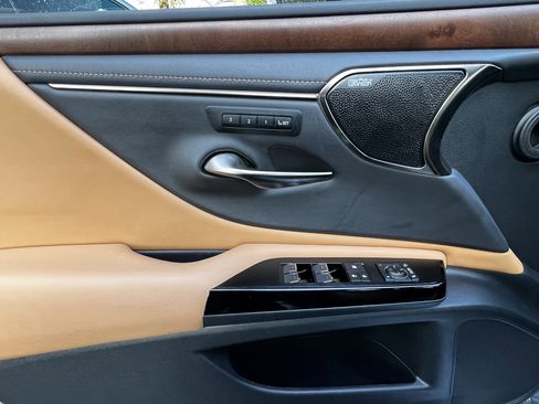 Certified 2023 Lexus ES 350 w/ Premium Package image 13