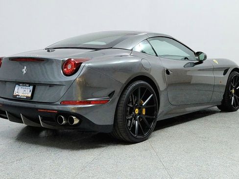 Used 2018 Ferrari California T image 5