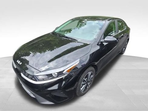 Used 2024 Kia Forte LXS FWD image 2