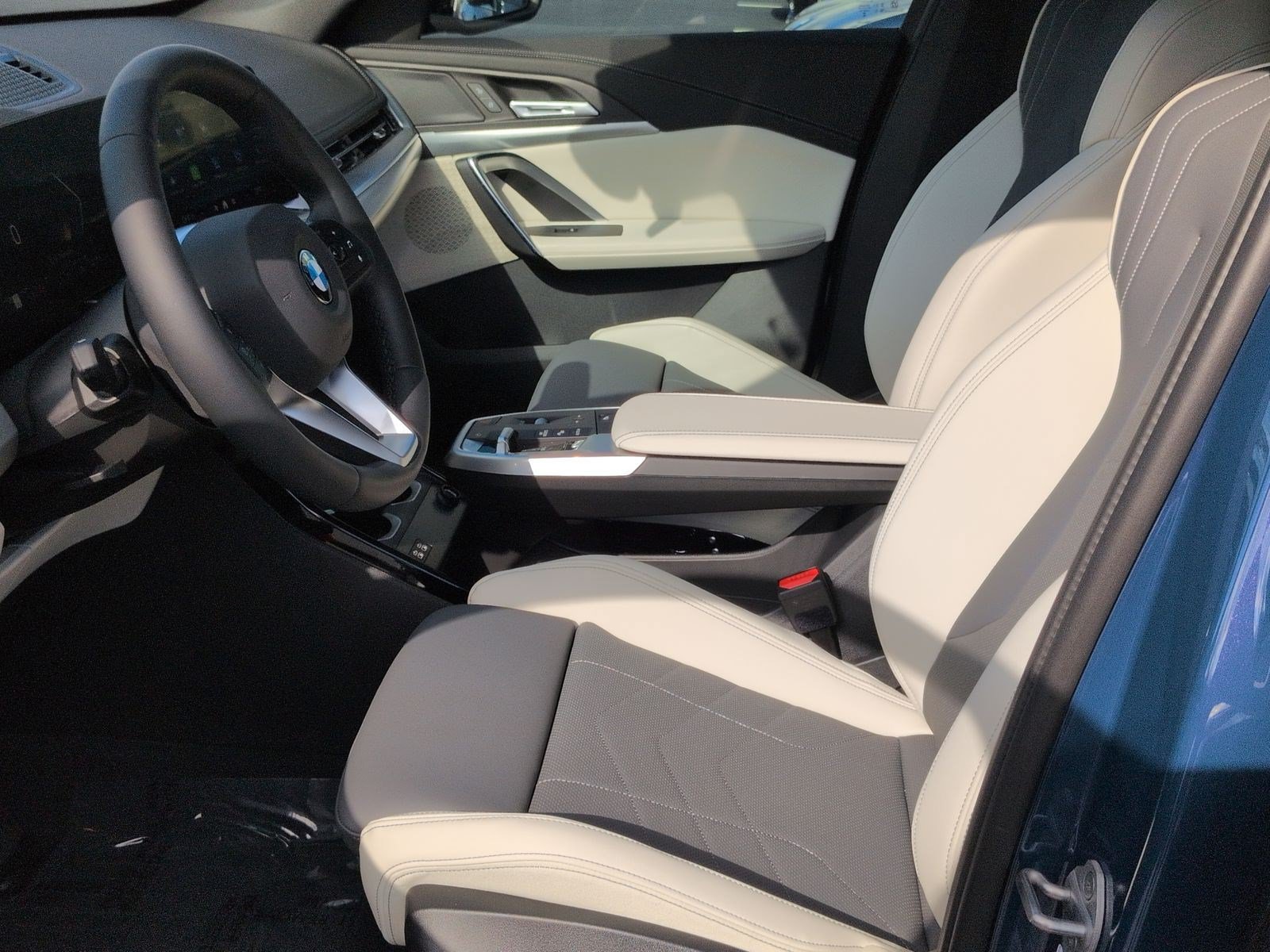 Used 2026 BMW X1 xDrive28i w/ Technology Package AWD/4WD image 16