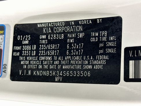 Used 2025 Kia Carnival FWD image 12