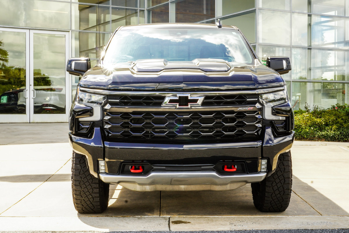 Used 2024 Chevrolet Silverado 1500 ZR2 w/ Technology Package AWD/4WD image 8