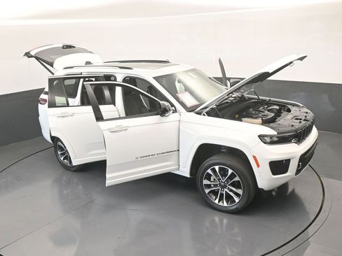 Used 2024 Jeep Grand Cherokee Overland w/ Adv Protech Group III image 79