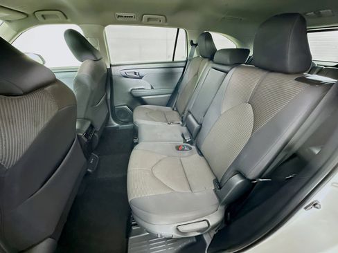 Used 2024 Toyota Highlander LE image 27