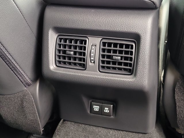 Used 2025 Toyota Camry XLE FWD image 6