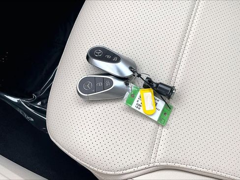 Certified 2025 Mercedes-Benz GLC 300 4MATIC image 15