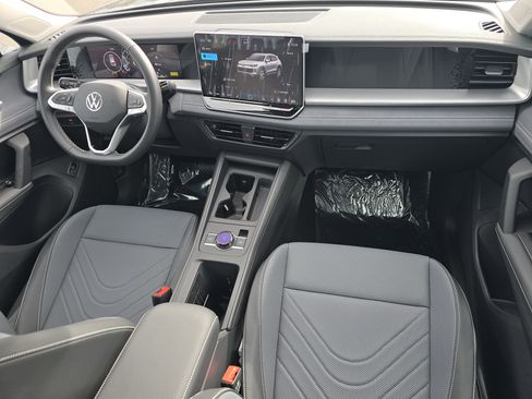 New 2026 Volkswagen Tiguan SE image 18