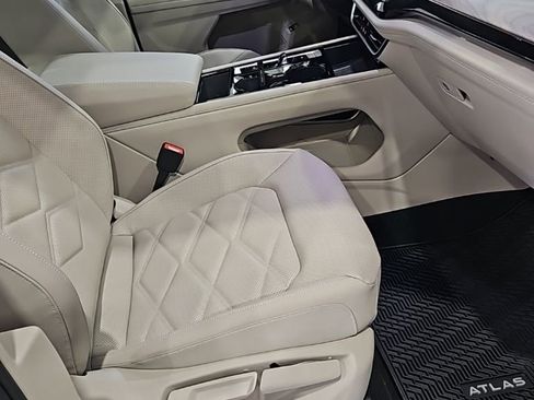 New 2026 Volkswagen Atlas SE FWD image 13