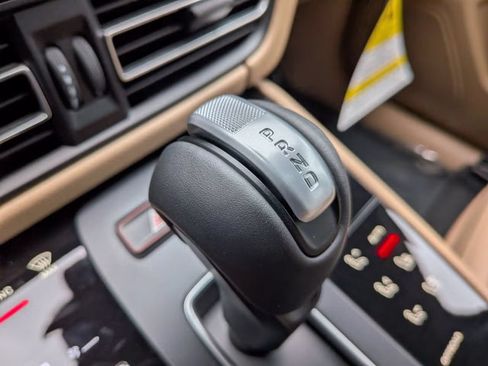 Certified 2026 Porsche Macan AWD/4WD image 20
