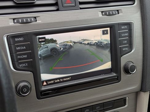 Used 2017 Volkswagen Golf S image 17