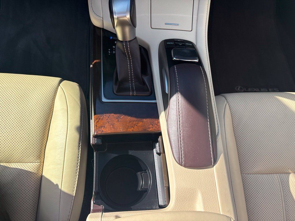 Used 2016 Lexus ES 350 w/ Luxury Package w/Wood Trim FWD image 15