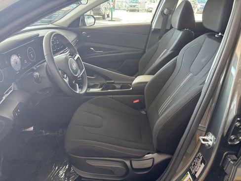 Used 2025 Nissan Rogue SV image 30