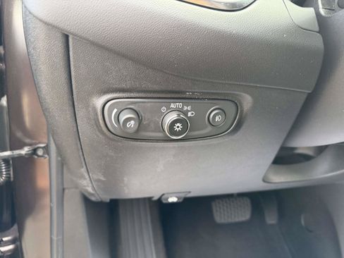 Used 2020 Chevrolet Equinox LT FWD image 17