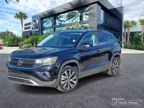 Used 2024 Volkswagen Taos SE image 1