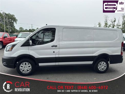 Used 2023 Ford Transit 250 Low Roof RWD image 4