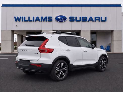Used 2024 Volvo XC40 B5 Core w/ Protection Package Premier AWD/4WD image 4
