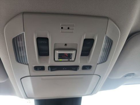 Used 2021 Toyota Highlander XLE image 23