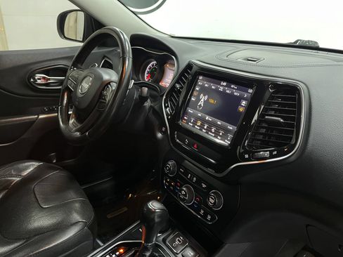 Used 2019 Jeep Cherokee Limited AWD/4WD image 19