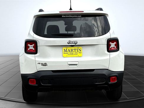 Used 2023 Jeep Renegade Latitude w/ Premium Group image 4