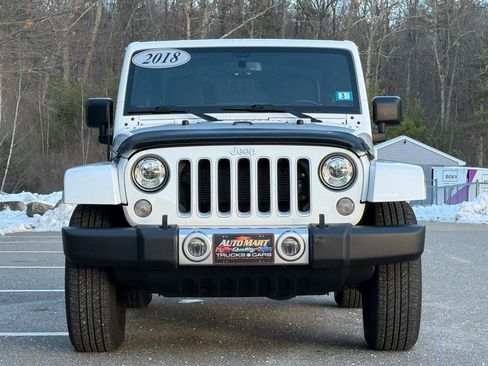 Used 2018 Jeep Wrangler Sahara w/ Connectivity Group AWD/4WD image 6