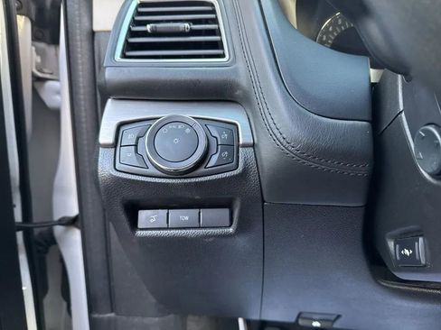 Used 2017 Ford Explorer Platinum image 19