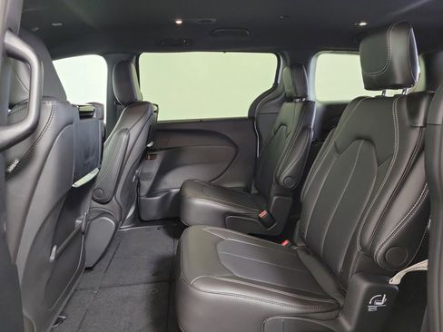 New 2026 Chrysler Pacifica Select image 22