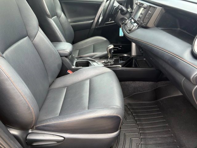 Used 2018 Toyota RAV4 SE w/ All Weather Liner Package AWD/4WD image 19