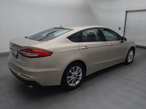 Used 2019 Ford Fusion SE FWD image 9