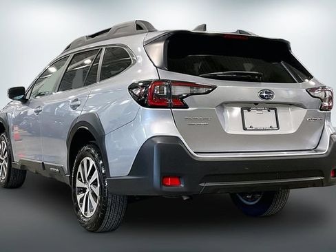 Used 2025 Subaru Outback Premium AWD/4WD image 12