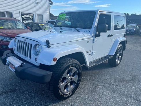 Used 2018 Jeep Wrangler Sahara w/ Connectivity Group AWD/4WD image 3