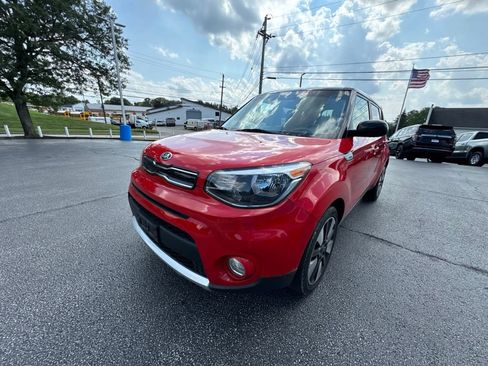 Used 2018 Kia Soul + FWD image 4