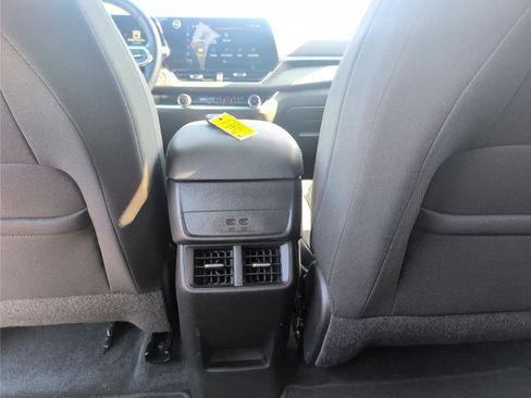 Used 2025 Chevrolet Equinox LT FWD image 34