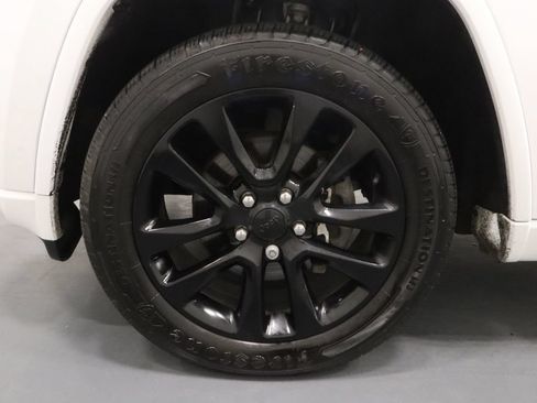 Used 2020 Jeep Grand Cherokee Altitude AWD/4WD image 26