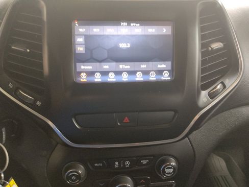 Used 2020 Jeep Cherokee Latitude FWD image 25