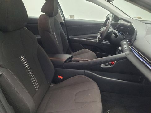 Used 2025 Hyundai Elantra SEL FWD image 21