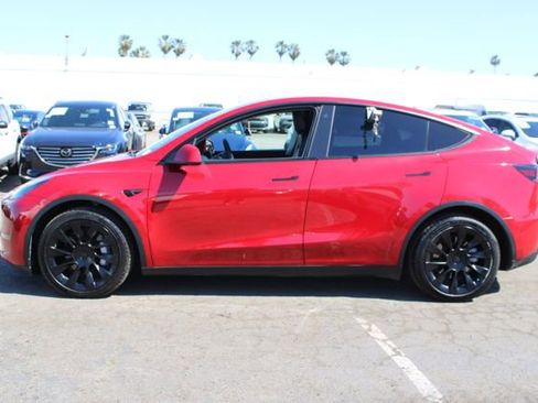 Used 2021 Tesla Model Y Long Range image 9