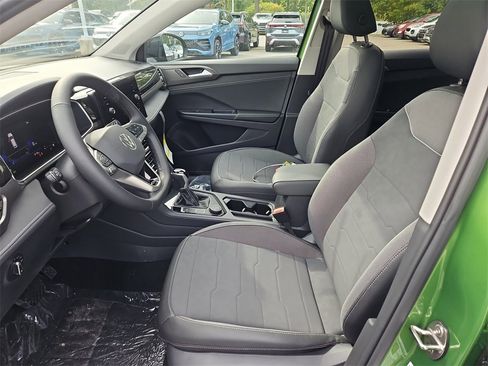 New 2025 Volkswagen Taos SE image 19