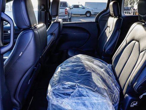 New 2027 Chrysler Pacifica Select FWD image 22