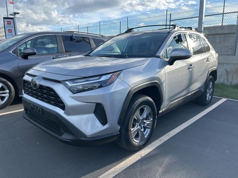 Used 2024 Toyota RAV4 XLE AWD/4WD image 2
