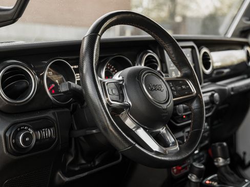 Used 2022 Jeep Wrangler Unlimited Rubicon w/ Xtreme Recon 35" Tire Package image 9