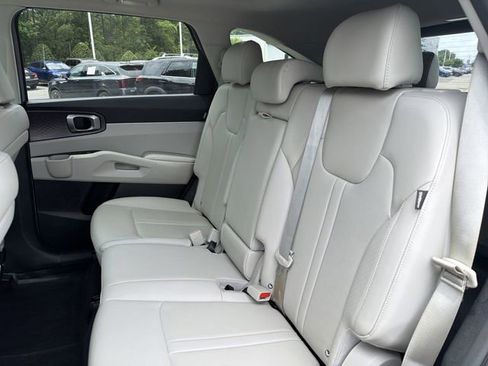 Used 2024 Kia Sorento S w/ Panoramic Sunroof Package FWD image 23