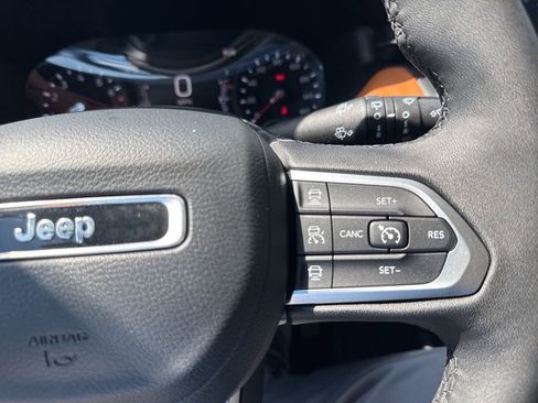 Used 2024 Jeep Compass Limited image 16