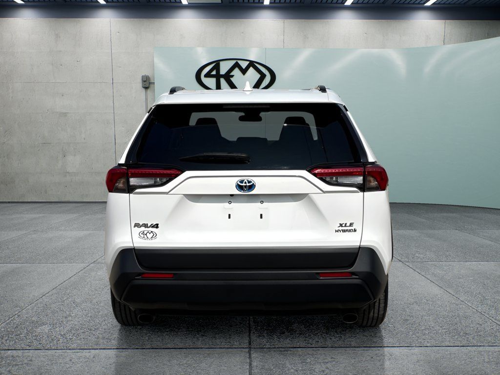 Used 2022 Toyota RAV4 XLE AWD/4WD image 4