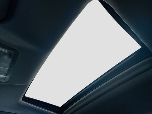 Used 2017 Toyota Highlander XLE image 11